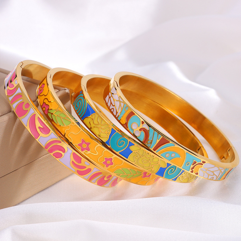 Brazalete de acero de titanio de patrón abierto esmalte de goteo de aceite ligero pulsera de lujo para mujeres europeas y estadounidenses transfronterizas nicho pulsera de alta calidad image 3