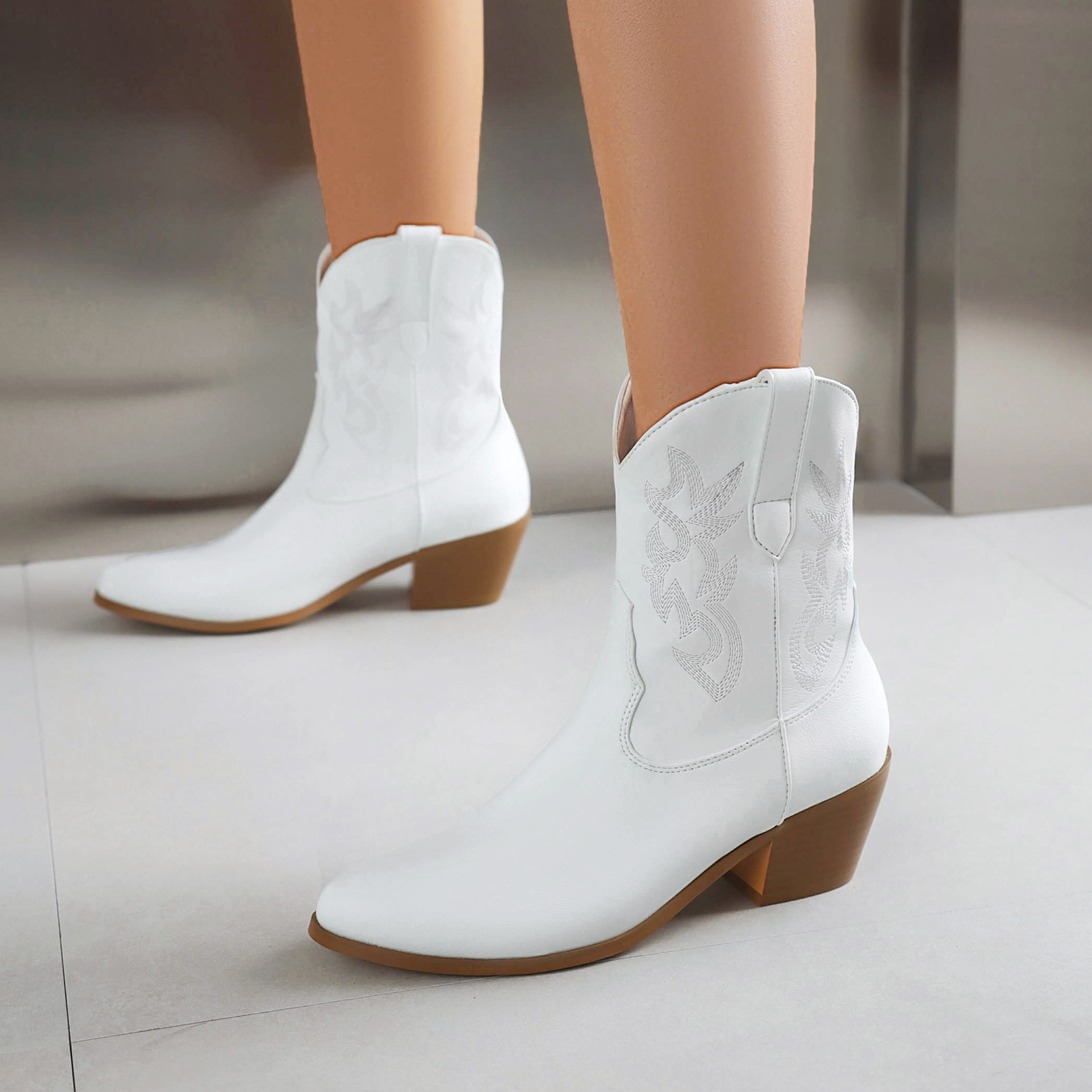 Plus-size women's ankle boots Fashion embroidered round toe western cowboy boots_voghion.com