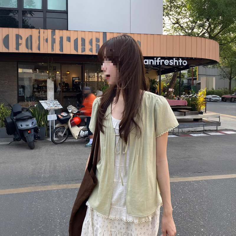 Milk Rabbit - Self-Made Hollow Lace Collar Tie-Up Faux Two-Piece Blouse for Women with Pleated Texture Short-Sleeve Top Planet Design Milk Rabbit - Self-Made Hollow Lace Collar Tie-Up Faux Two-Piece Blouse for Women with Pleated Texture Short-Sleeve Top Planet Design