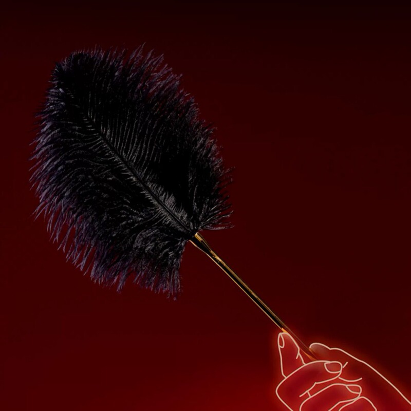 A generation of adult products feather Golden taste itch Women's Alternative toys gold chain whip set disassembly