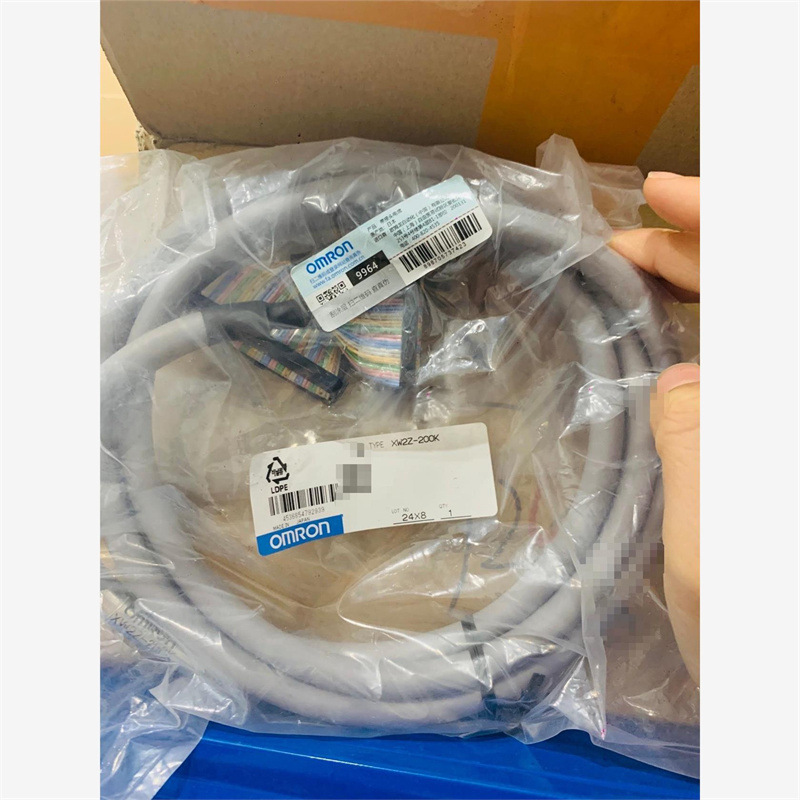 Omron欧姆龙连接器 XW2Z-150B  XW2Z-300B 原装全新  议价