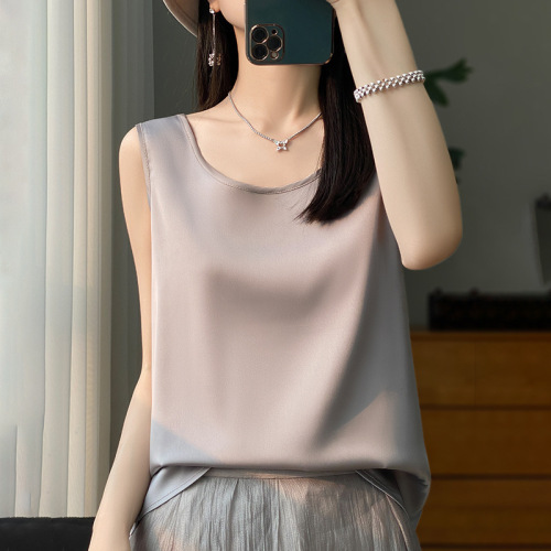 Silk camisole top for women, underpinned with a suit, featuring an acetate loose satin surface, summer mulberry silk base layer shirt, black.