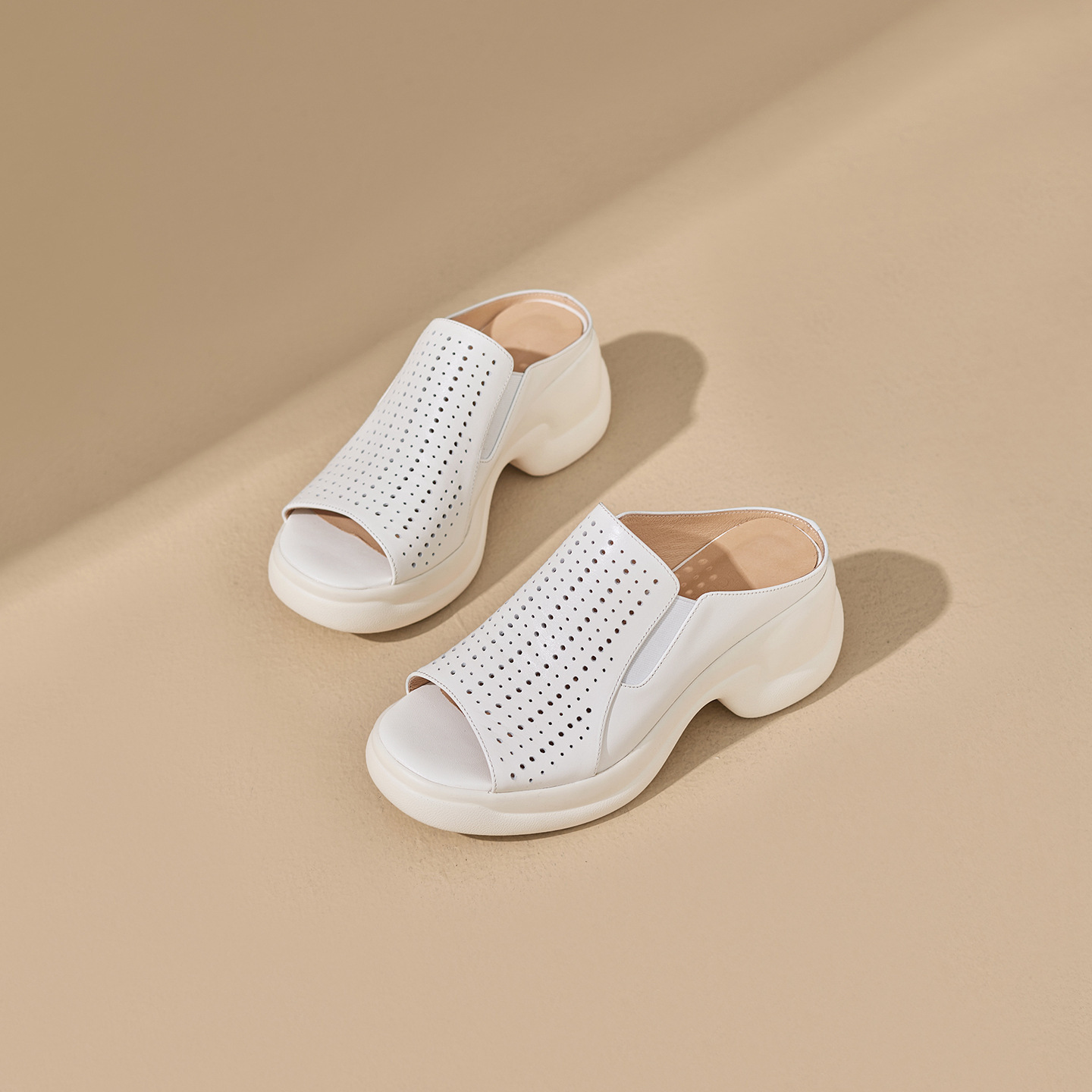 Dép sandal nữ da bò đục lỗ đế xuồng cao gót 9 cm — màu trắng ngà