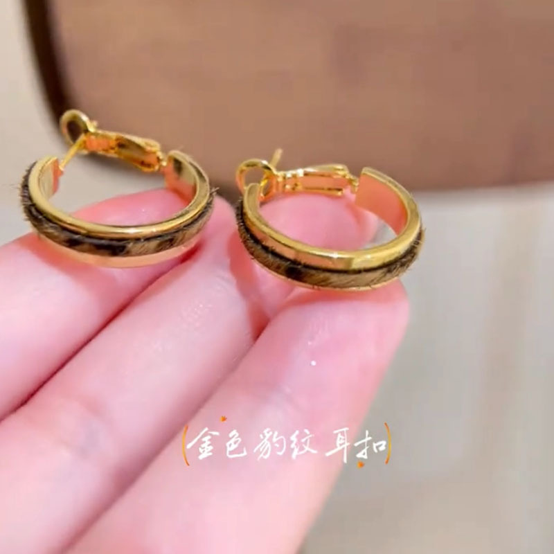 抖音热销复古植绒豹纹圈耳环女2025新款秋冬轻奢高级显瘦耳圈耳饰|undefined