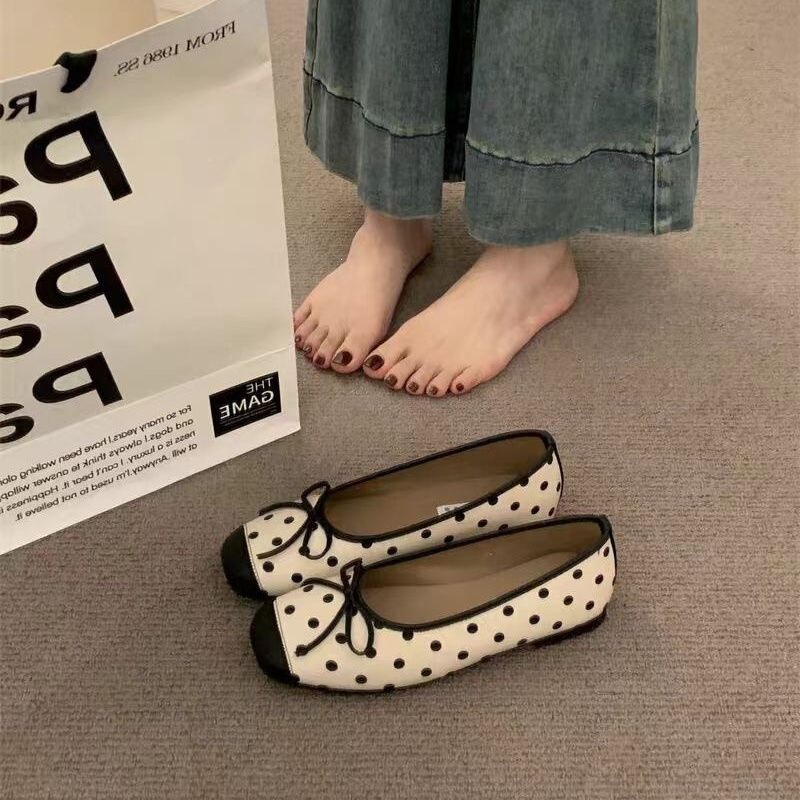 Fairy-style gentle satin flat shoes for women, 2026 new model, shallow mouth, Chanel-inspired, niche polka dot ballet shoes for women, spring Fairy-style gentle satin flat shoes for women, 2026 new model, shallow mouth, Chanel-inspired, niche polka dot ballet shoes for women, spring