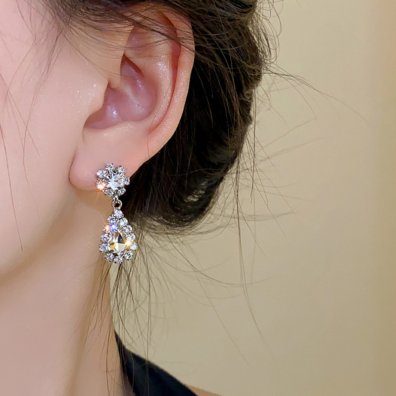 Elegant Lady Modern Style Water Droplets Tassel Alloy Inlay Rhinestones Women's Earrings Necklace 1 Set display picture 5