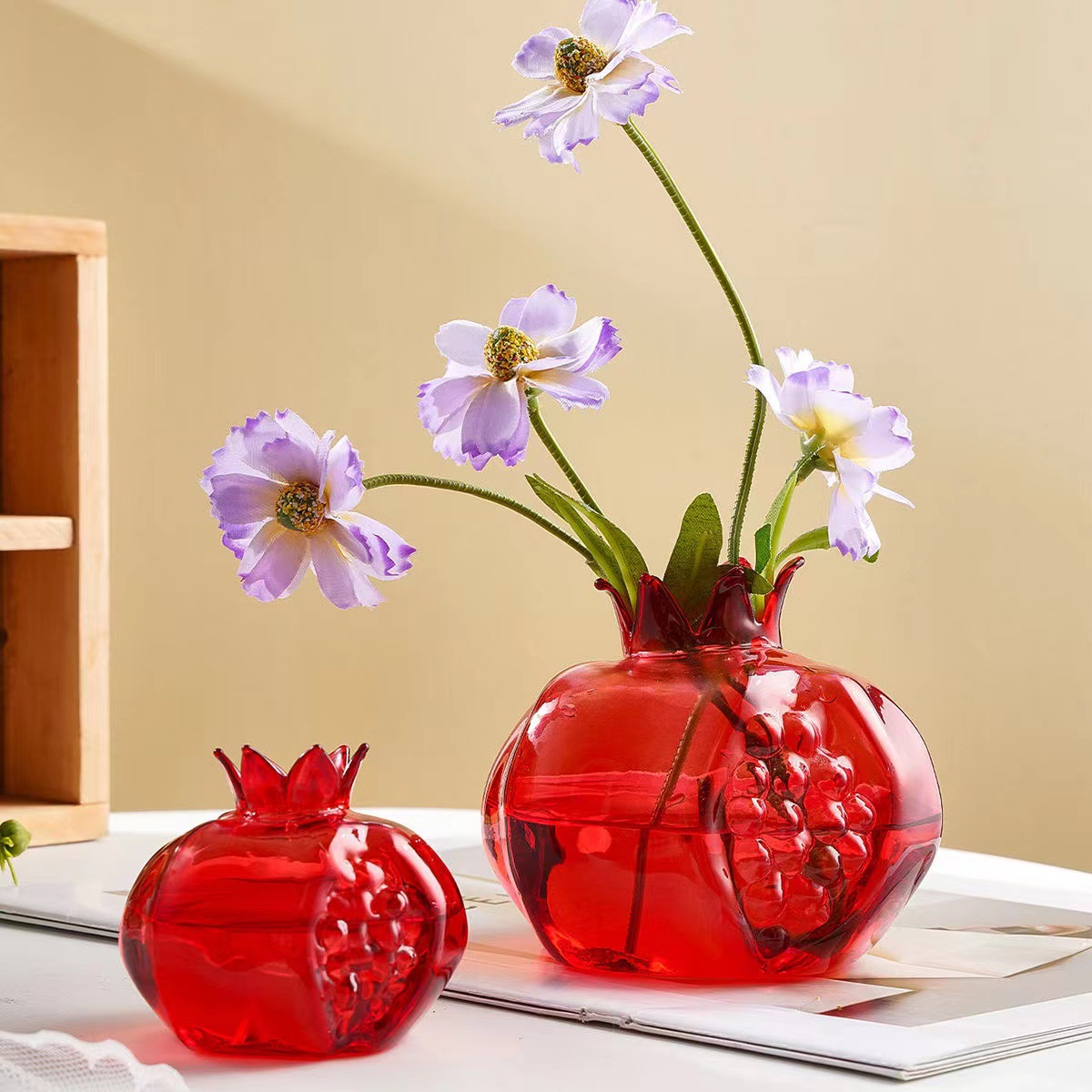 Creative simple modern Japanese hand-made pomegranate glass vase desktop hydroponic mini hydroponic fresh flower vase