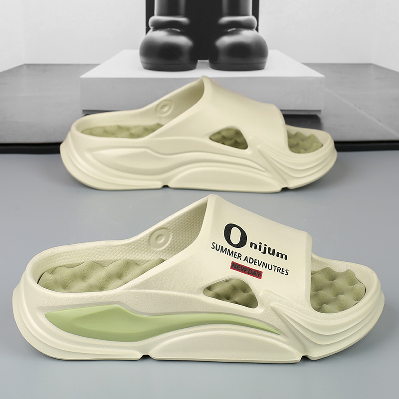 Zapatillas pareja verano 2025 nuevo estilo casual ropa exterior suela gruesa ligera pisando mierda chanclas de vadeo en la playa para hombres