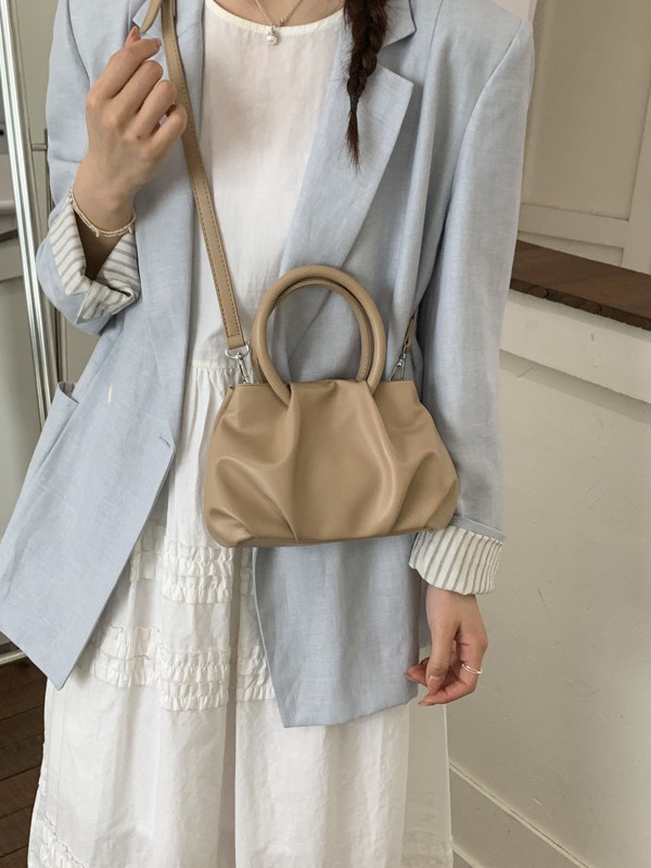 Alta sensación de mano pliegueada nube bolso de cubo para mujeres 2026 nuevo nicho de lujo ligero de moda perla bolsa de mochila
