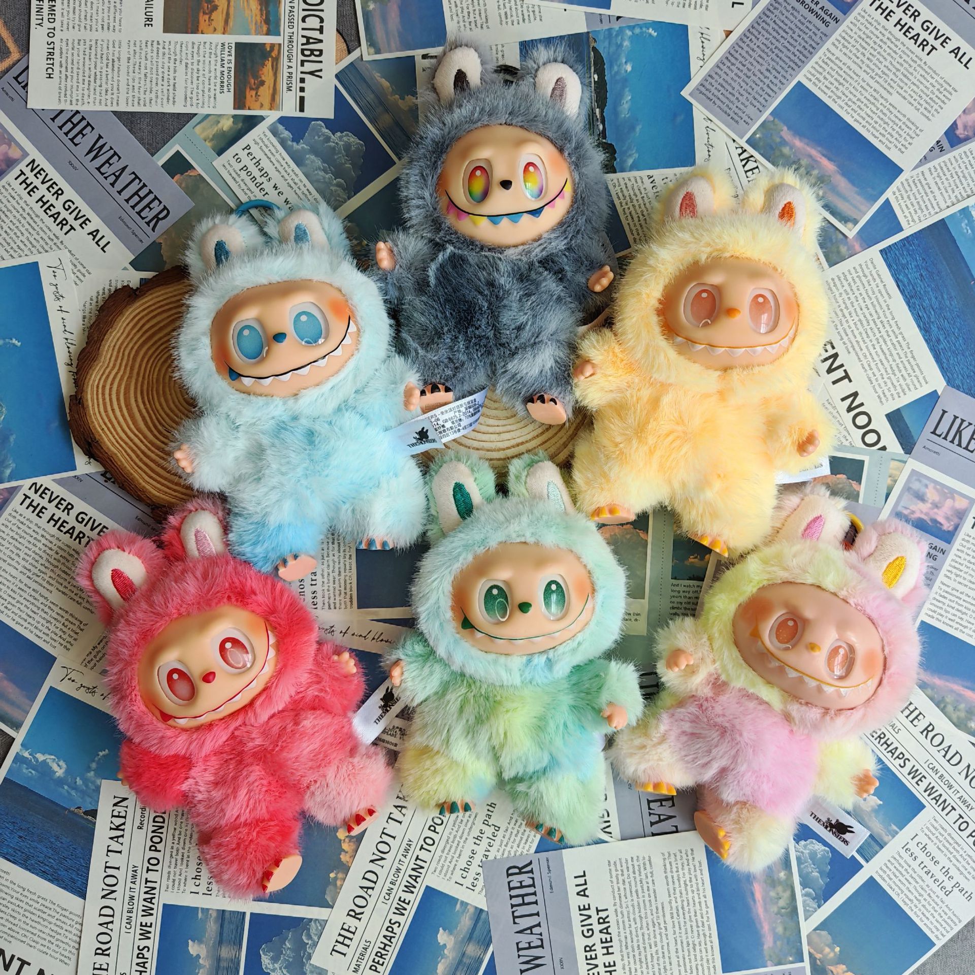 源头厂家广东高版本网红搞怪毛绒挂件三代搪胶脸系列盲盒潮玩挂饰