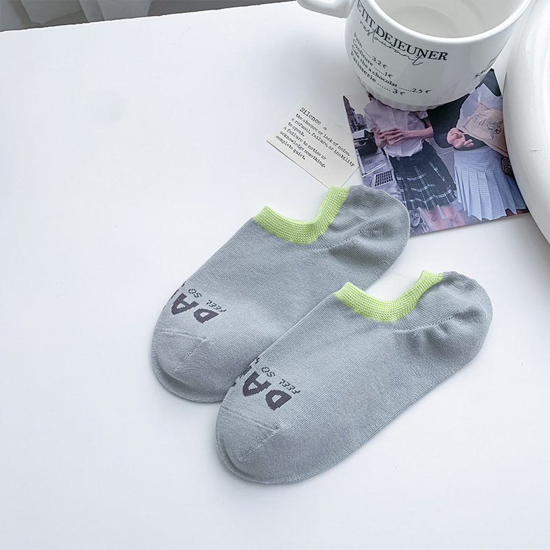 Calcetines de barco de algodón no caen tacones, calcetines cortos de color superficial, absorción de sudor, calcetines transpirables, calcetines de mujer anti-balling, Zhuhai al por mayor.