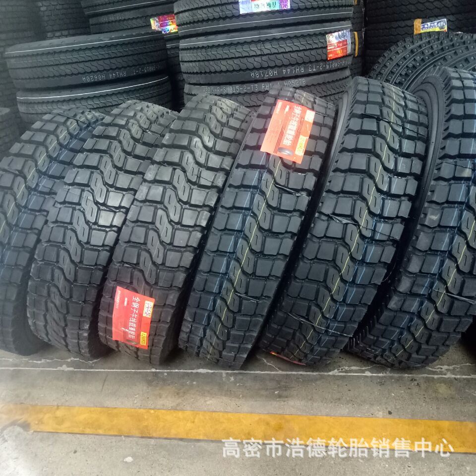 900/1000/1100/1200R20卡货车全钢矿山渣土车轮胎厂家直销现货