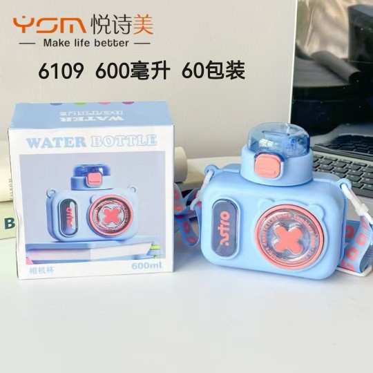 Yue Shimei de plástico para niños taza de agua cámara taza de paja adorable anti-caída estudiantes de verano diagonal taza de regalo hervidor