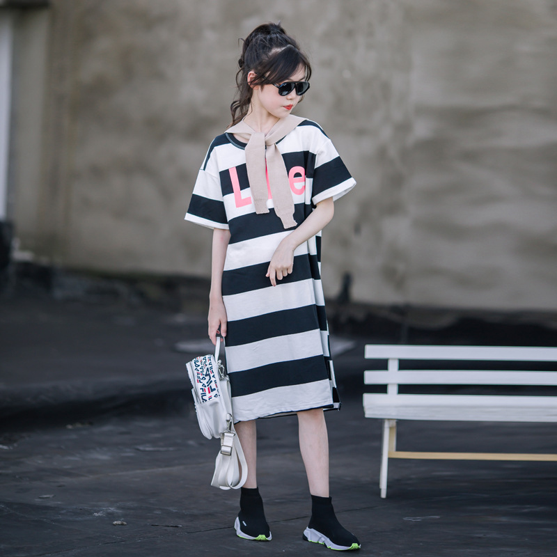 Las niñas se visten 2023 verano nuevo estilo casual vigoroso algodón camiseta falda medio y grande niños sueltos casual rayas