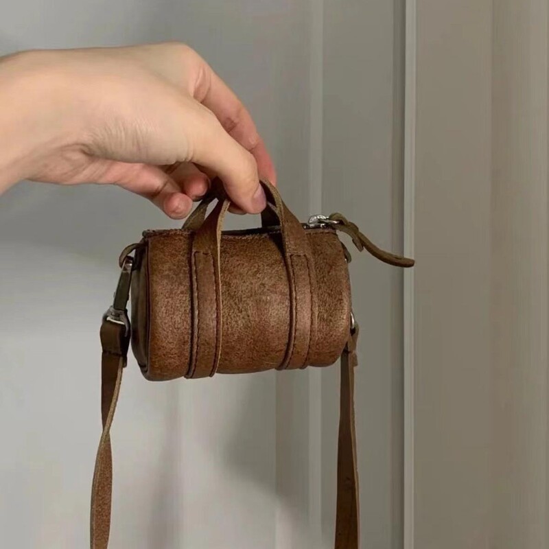 Autumn 2025 New Retro Brown Mini Refined Niche Ins Hanging Neck Crossbody High-grade Cylinder Shoulder Bag