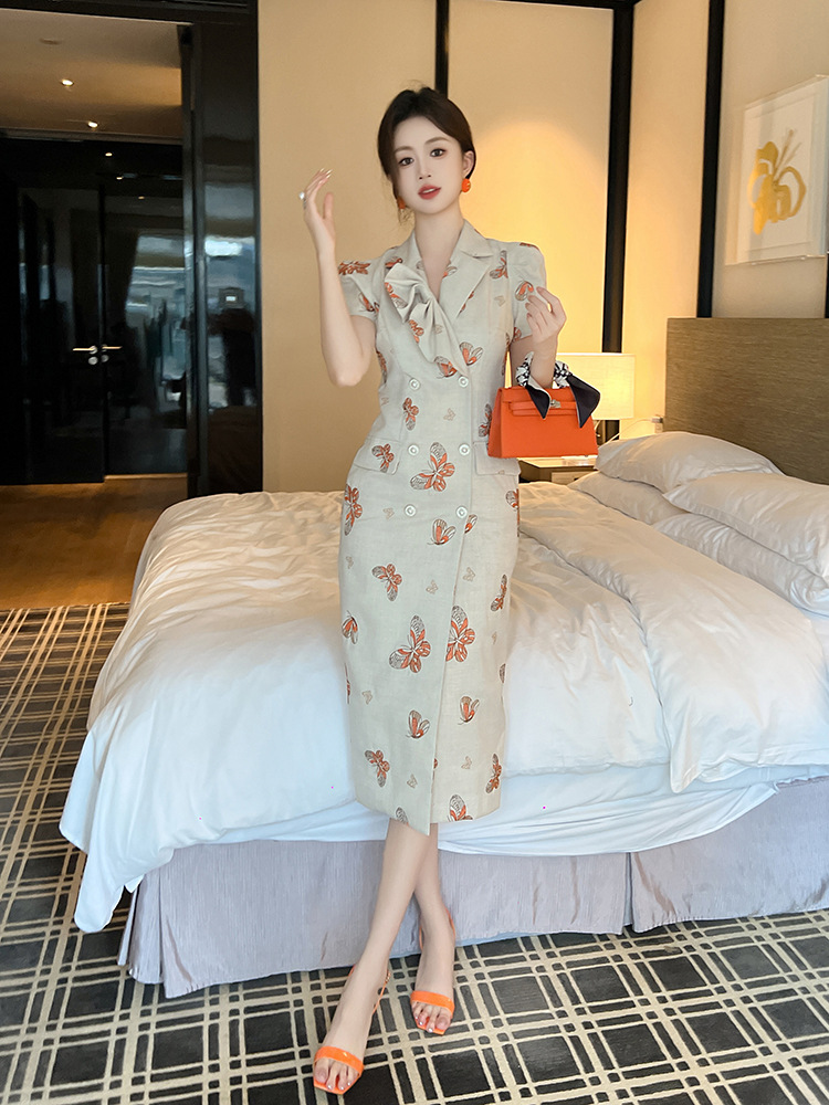 Đầm ôm body nữ tay ngắn cổ ve in họa tiết thời trang — Màu cam be