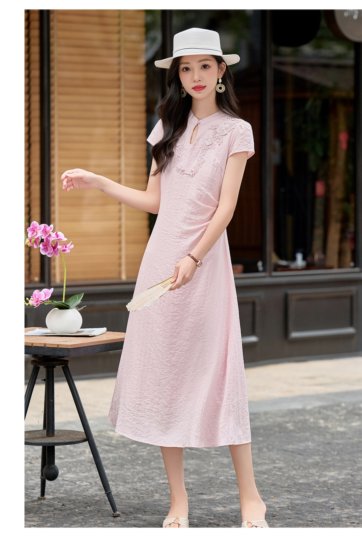 Đầm maxi nữ thắt eo phong cách tân cổ điển họa tiết quốc phong — Màu hồng, màu trắng ngà chi tiết 15