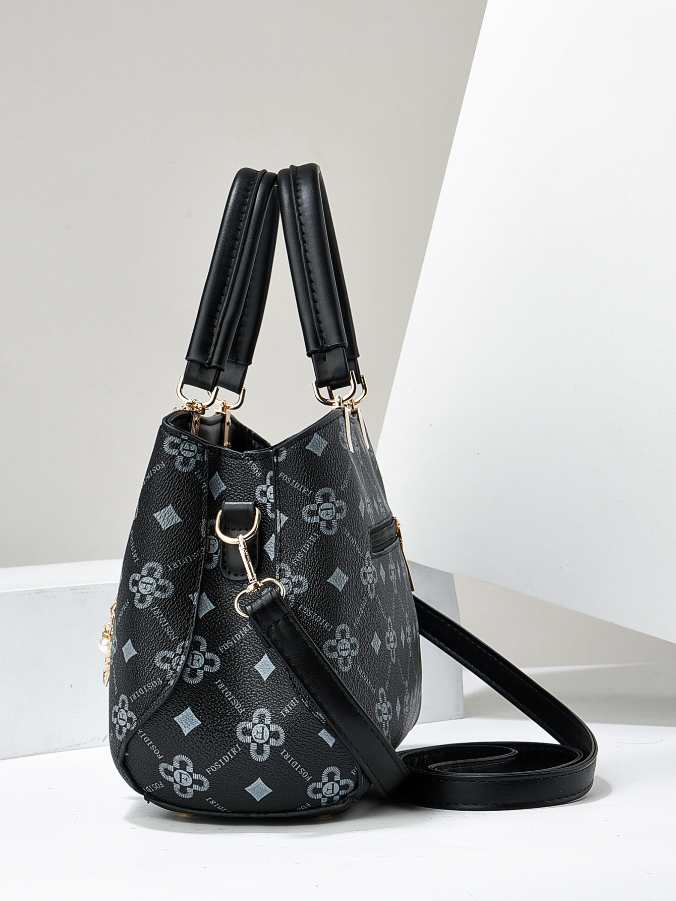 Femmes Grande Faux Cuir Impression Vêtement De Rue Carré Fermeture Éclair Sac À Main display picture 32