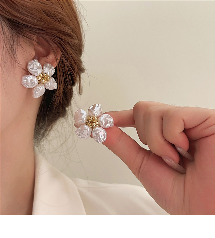 15g Weight 1 Pair Elegant Glam Sweet Flower Imitation Pearl Ear Studs