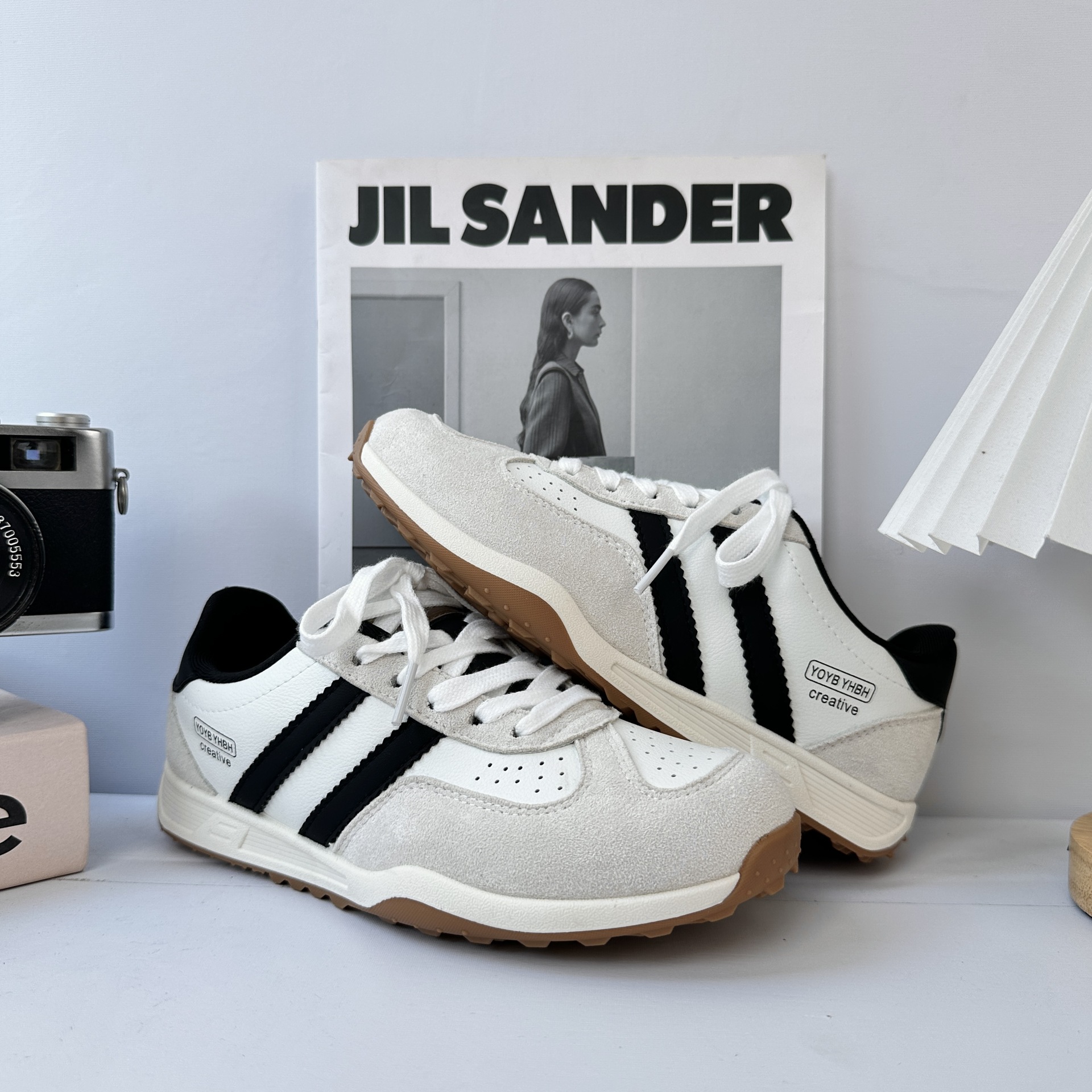 Zapatos deportivos y casuales de ondas distantes para niños y niñas en otoño de 2025 nuevos tipos de explosión, todos los tipos de zapatos de skate de suela gruesa ligera para padres