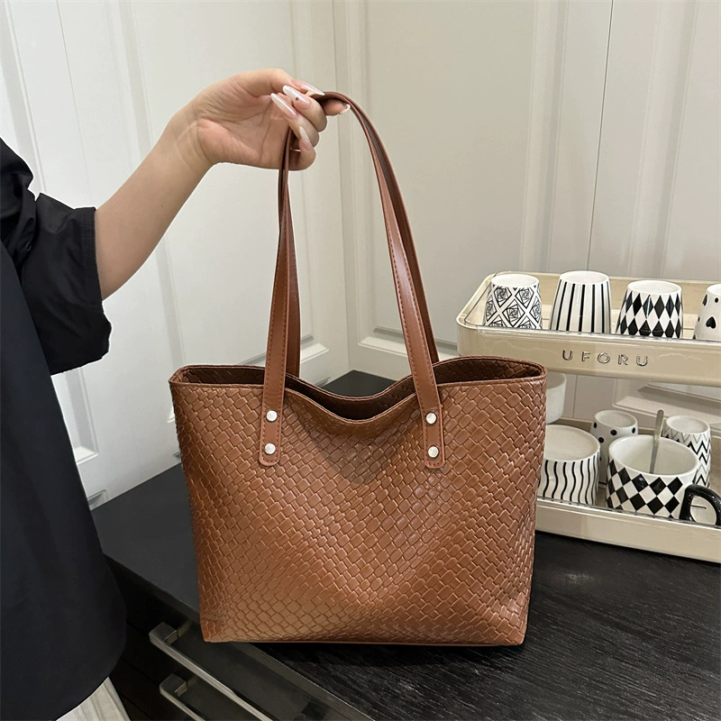 Capacious fashionable handheld one-shoulder bag for leisure, western style