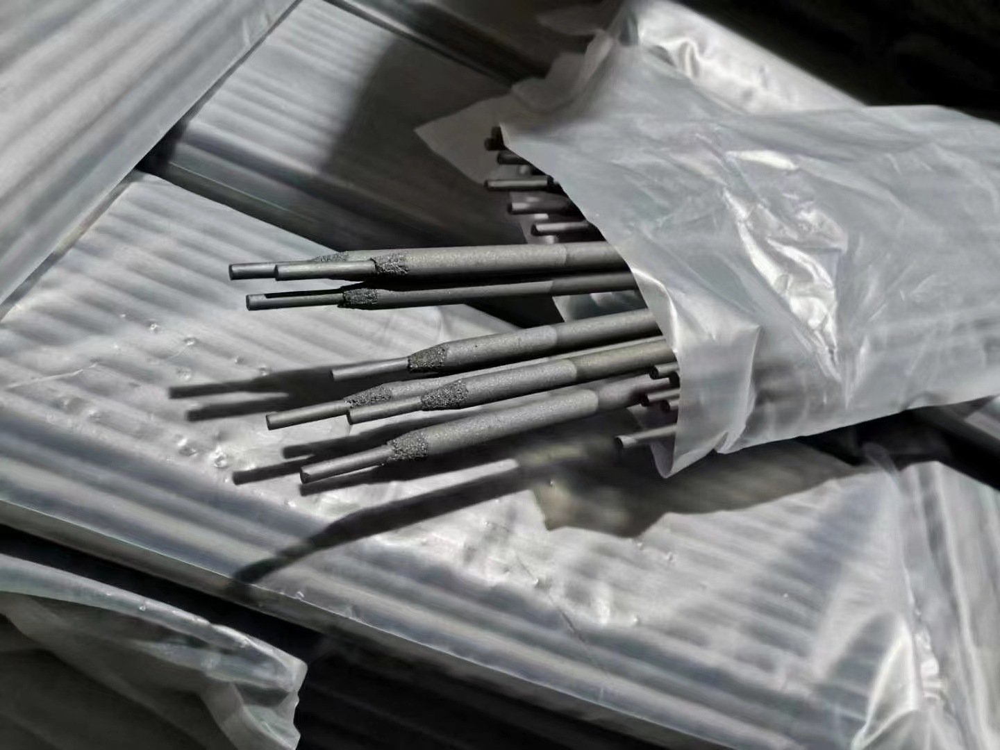 堆焊耐磨电焊条D217A焊条D227D237D246耐磨焊条厂家