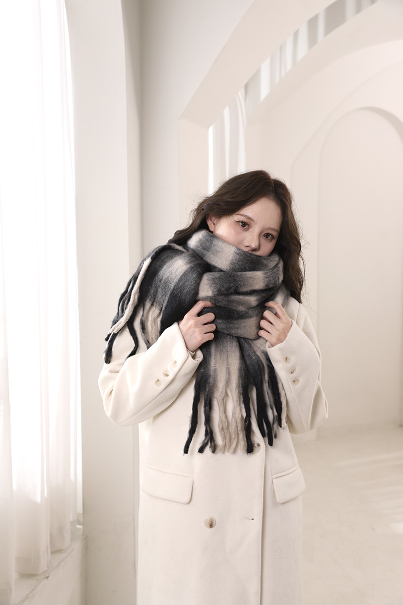 Écharpe épaisse en mohair automne-hiver 2024 avec atmosphère, chaleur haut de gamme, version coréenne polyvalente pour hommes et femmes_voghion.com