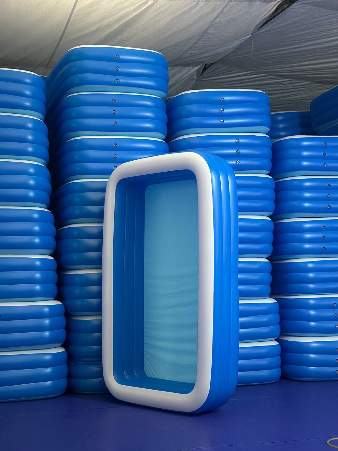 150 3링 파란색과 흰색 수영장