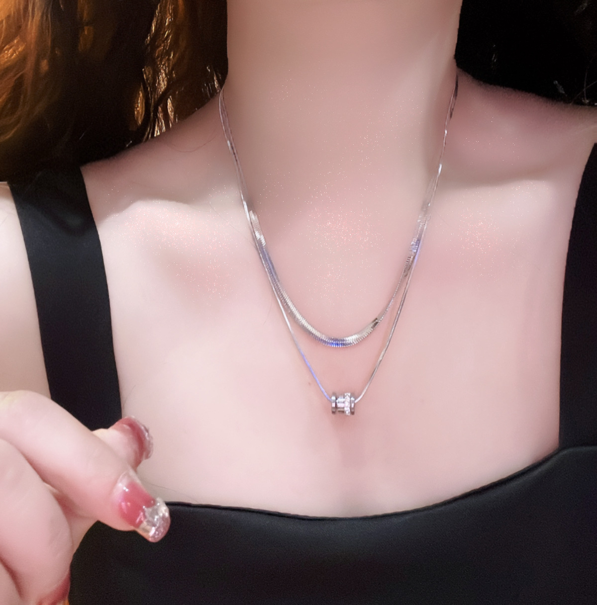 Women's high-end simple design accessories double-layer stacked titanium steel non-fading clavicle chain light luxury_voghion.com