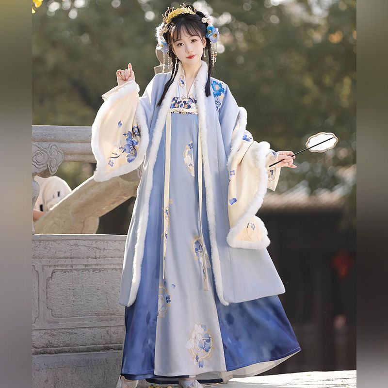 Hanfu, warm cloak