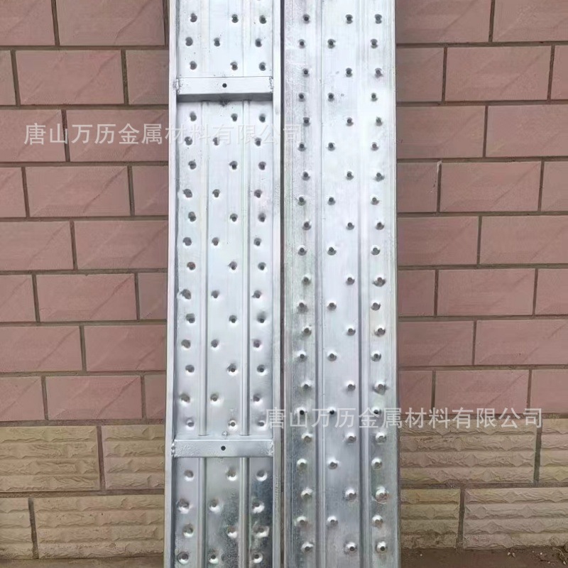 热镀锌钢跳板建筑工地脚手架防滑脚踏板电厂隧道冲孔带挂钩钢踏板