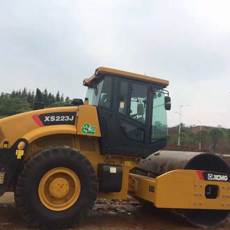 Exportación de comercio exterior para comprar rodillos de 26 toneladas de segunda mano XCMG 202 Vibration King