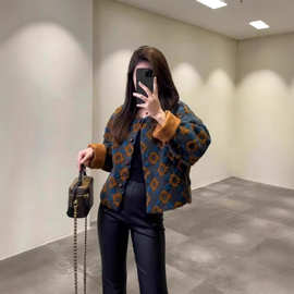 立体花朵圆领小众设计感2025秋冬新款韩版洋气减龄短款棉服女外套