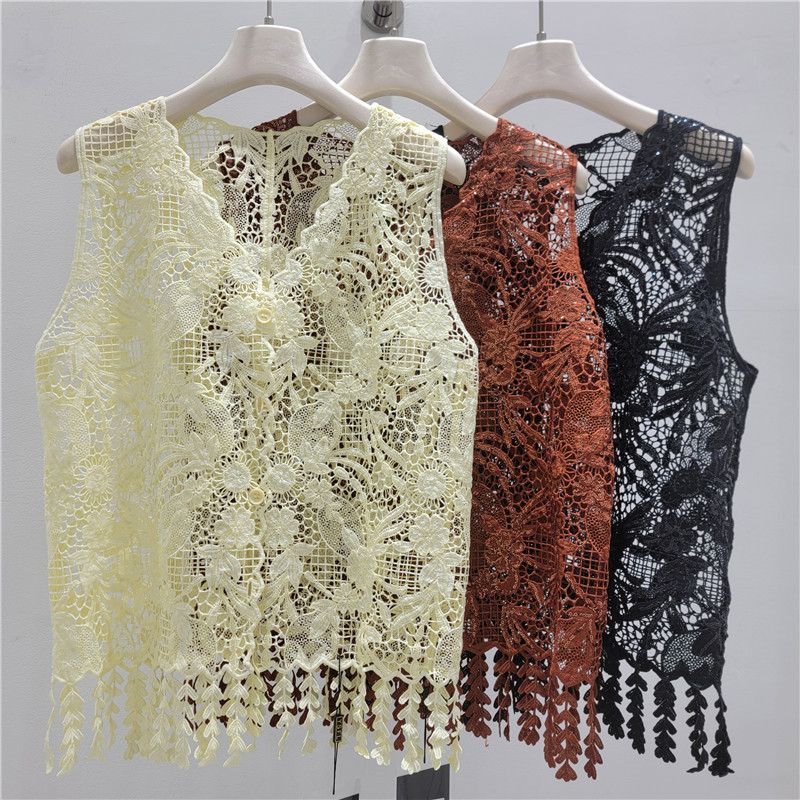 Estación europea 2026 verano nuevo cuello en V sin mangas hueco gancho flor frillón esquinilla camisa de hombro camisa de productos europeos