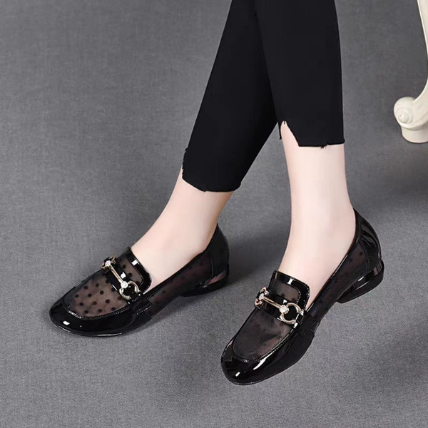 Mesh shoes made of soft leather
