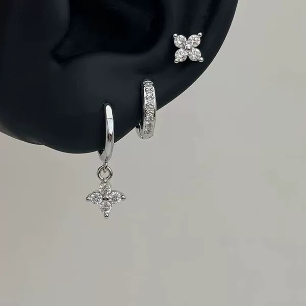 26 New sparkling four-leaf clover flower earrings, suitable for multiple ear piercings, delicate hoop earrings, sweet and elegant, minimalist design