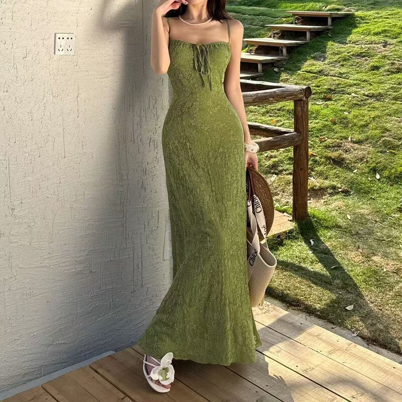 Gentle green summer long slip dress with a waist-cinching design that accentuates the figure, elegant holiday jacquard dress with a slimming effect Gentle green summer long slip dress with a waist-cinching design that accentuates the figure, elegant holiday jacquard dress with a slimming effect