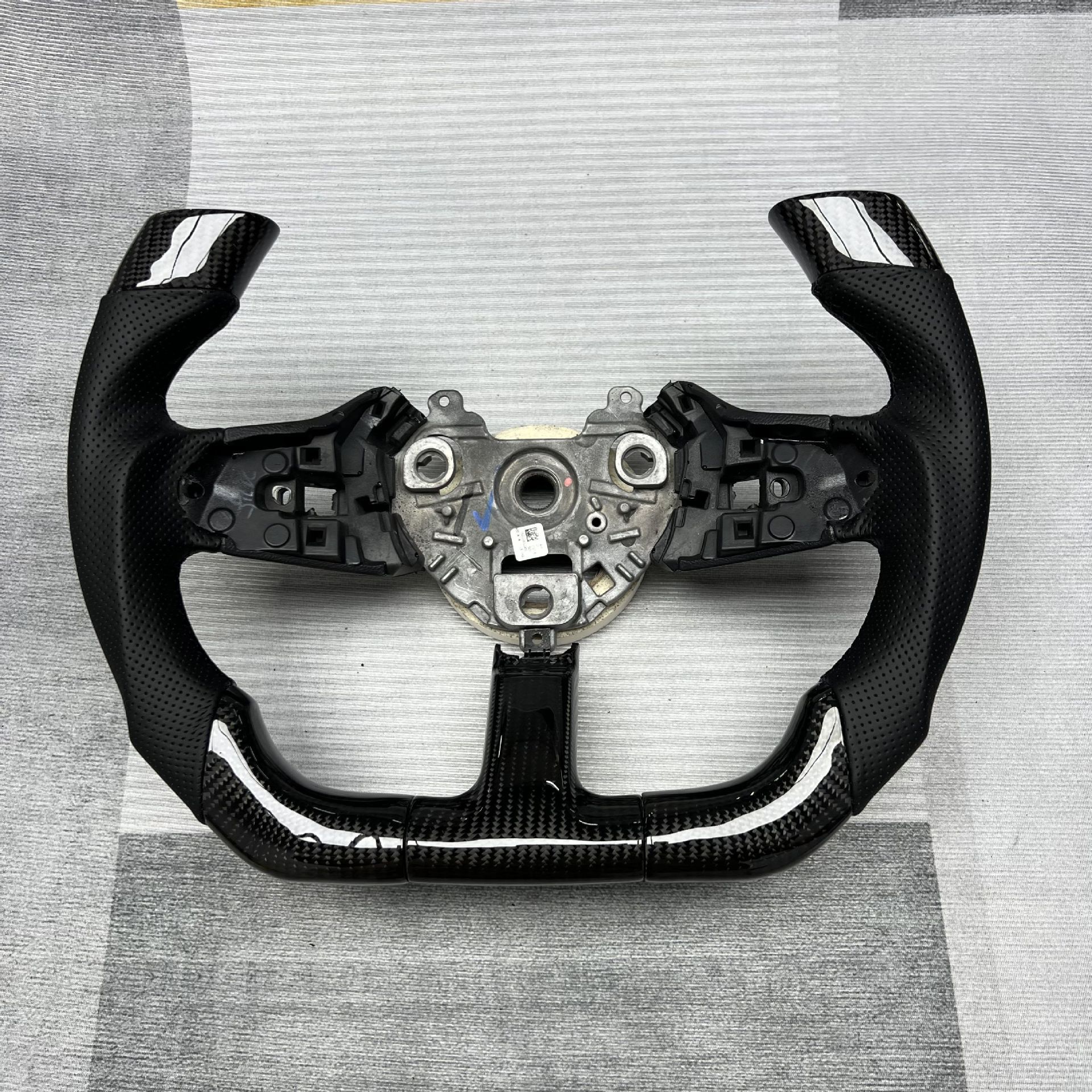 Manufacturer-Customized Carbon Fiber Steering Wheel Processing Suitable for Trumpchi E8/Trumpchi M8/Trumpchi M6/Trumpchi Gs8 Emkoo