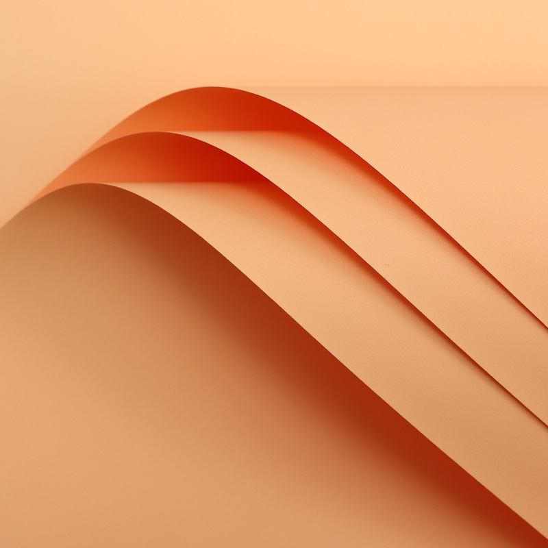 Papel de moda flores materiales floristas pequeños paquetes de flores al por mayor papel de embalaje de película mate espesa en stock