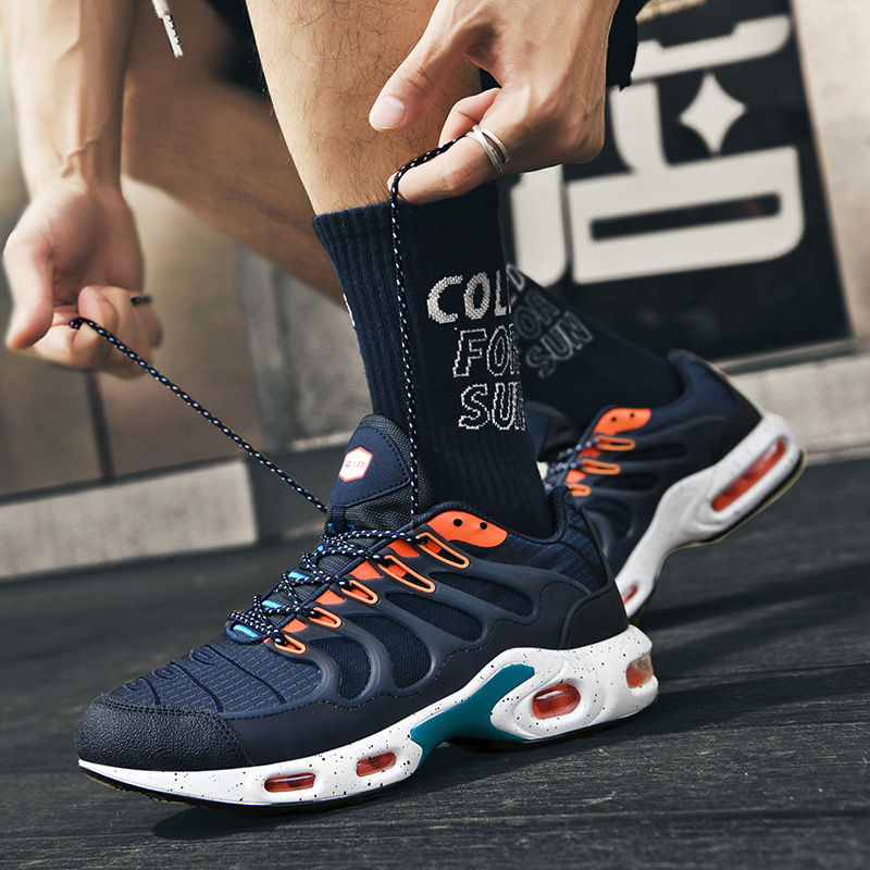 秋冬のエアクッションの緩い振動はランニングシューズの男性のネットの通気性の耐摩耗性の運動靴の新型の男性のランニングシューズを弾きます。