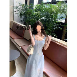 夏季蓝色法式吊带连衣裙女新款气质收腰显瘦字海边度假裙子