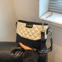今年流行包包女2022新款潮流菱格绣线单肩包百搭大气斜跨流i浪包