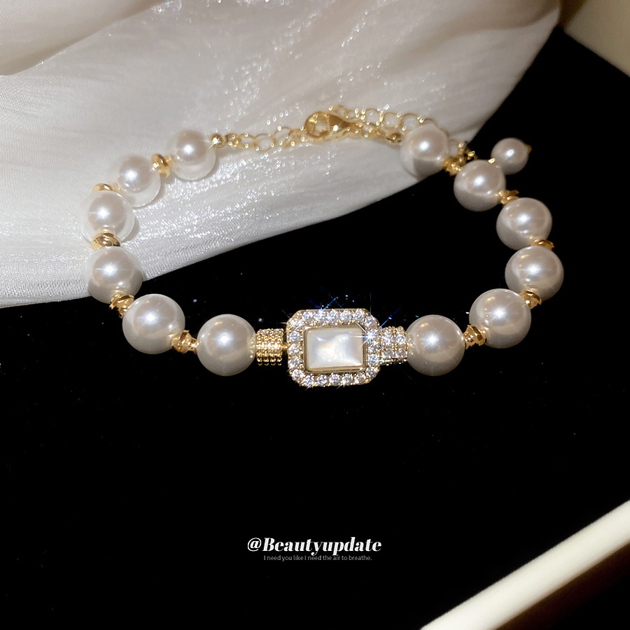 Geometric square elegant sophisticated bracelet with zircon pearl