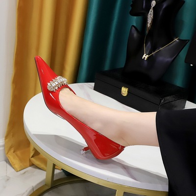 237-K31 European and American style banquet women&apos;s shoes, thin heel, patent leather, shallow mouth, pointed diamon