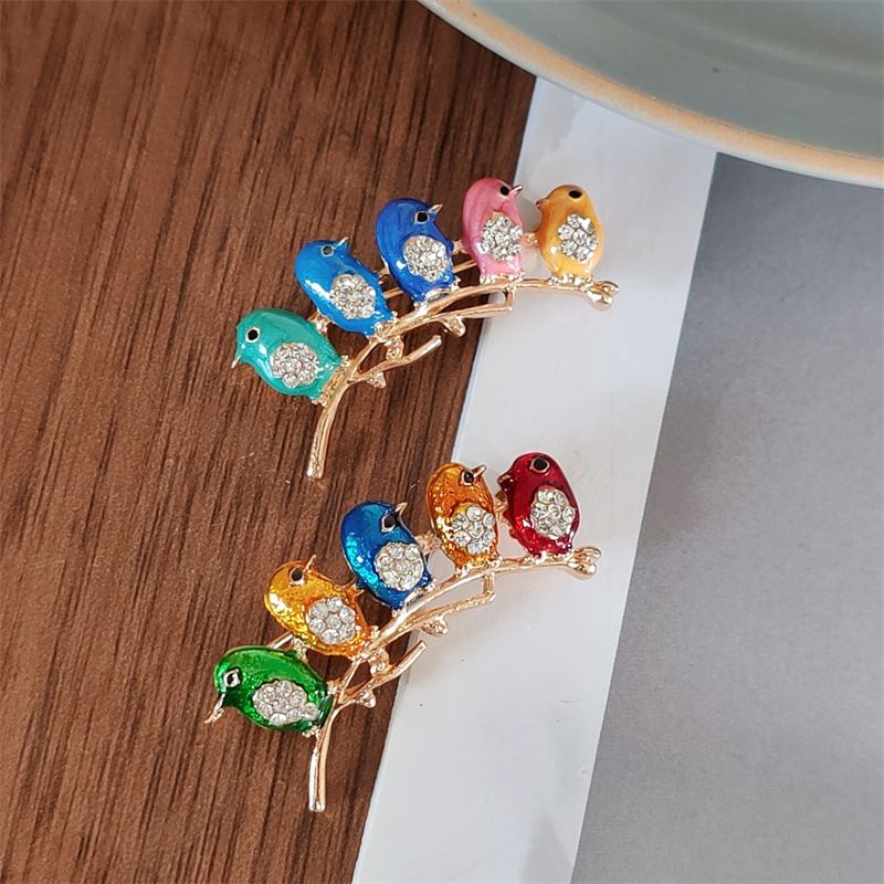 Foreign trade cartoon cute colorful 5 bird brooch high-grade enamel drop oil colored glaze Diamond animal scarf buckle