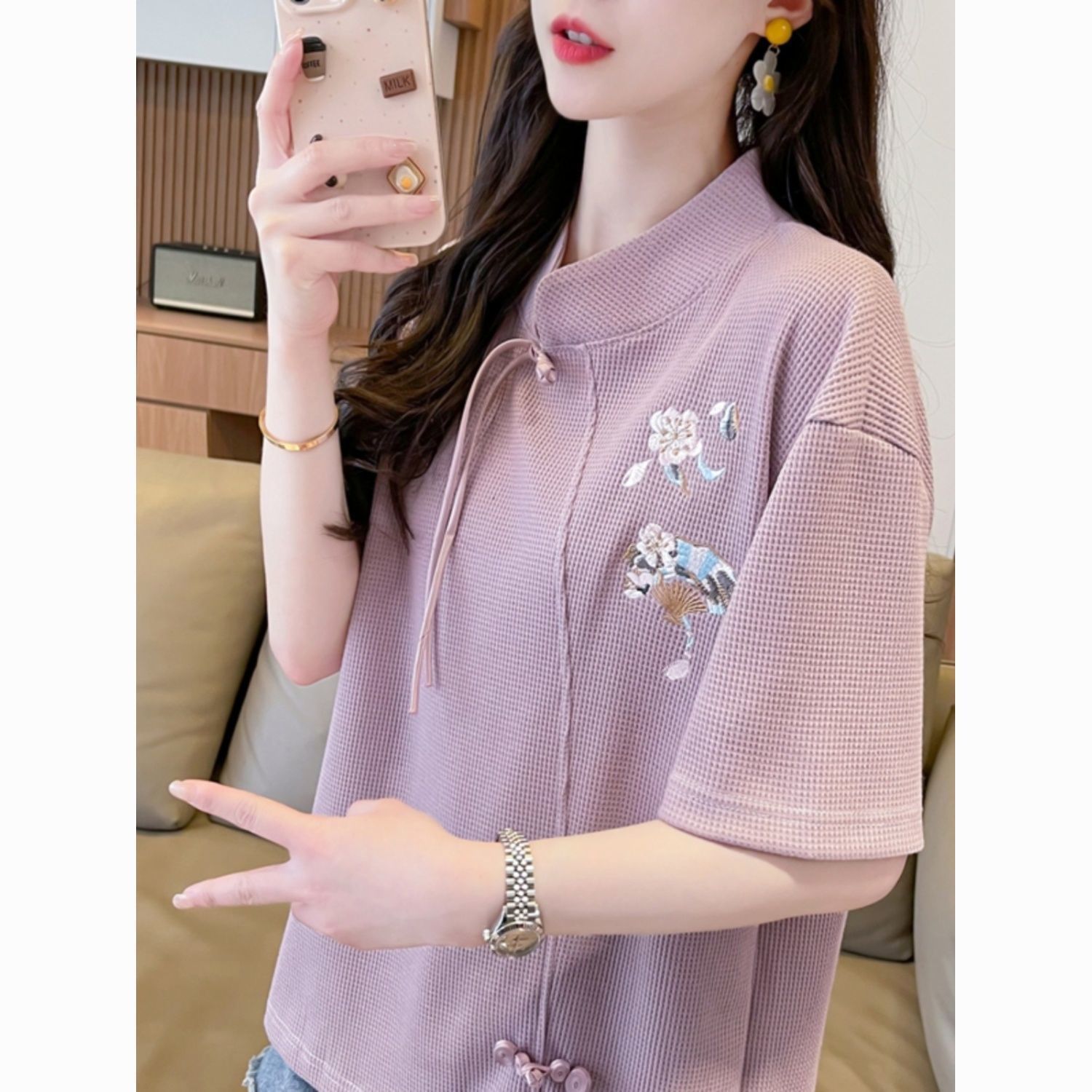 Waffle camiseta de manga corta para mujer, verano suelto, talla grande, sentido de diseño para mujer, nuevo top con hebilla de disco de estilo chino de Xiaozhong image 5