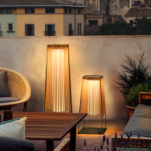 Solar-powered outdoor courtyard lights, floor lamps, waterproof lawn lights, and trendy decorative fixtures for villa gardens and small courtyard spaces.