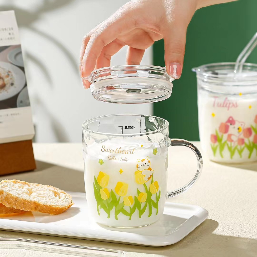 Creativo de alto aspecto tulipán flor paja taza chica desayuno taza hogar vidrio taza de agua con mano regalo taza