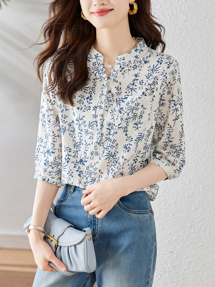 メーカー直売の青花磁器の小さい花のシャツの女性の7分袖の夏の国風の純綿の上着の独特な年齢のシャツを減らします。