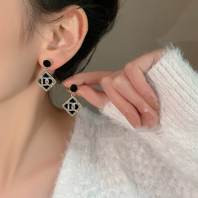 Серьги асимметричные с кисточкой, 925 серебро, игла, корейский стиль элегантный минимализм